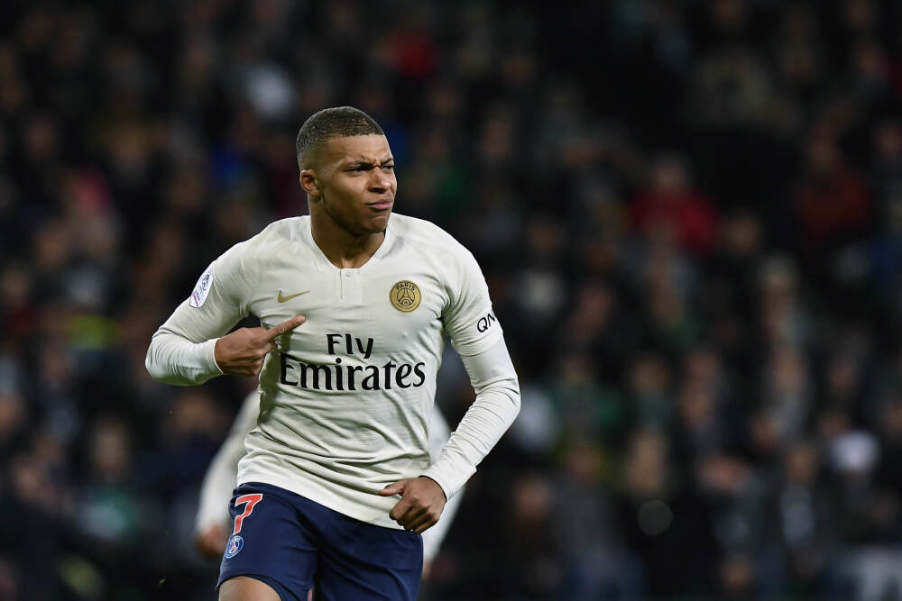 欧美女明星的嘬腮审美 到底高级在哪？